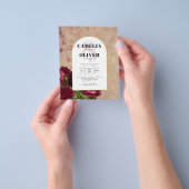 Moderne  botanische rode rozen die uitnodigen flyer (Hand)