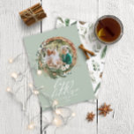 Moderne botanische sage groen 1 foto Kerstmis Feestdagenkaart<br><div class="desc">Moderne minuscule bladerij met prettige feestdagen kerstkaart voor script. Met de hand geschilde eucalyptus,  een minimale bladermassa en een moderne rustige rivierkreet geven deze vakantiekaart een luxueus gevoel. In de klas groenen,  browsen en grays.</div>