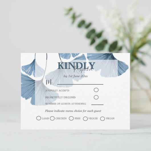 Moderne Botanische Waterverf Blauwe Gingko Bruilof RSVP Kaartje (Staand voorkant)