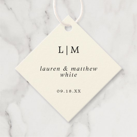 Moderne Boter Geel Monogram Elegante Trouwdag Bedankjes Labels (Voorkant)