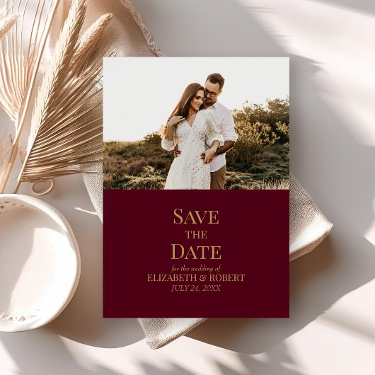 Moderne Bourgogne Custom Photo Save the Date Kaart