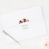 Moderne Bourgogne en Blush Bloemen bruiloft Ronde Sticker (Envelop)