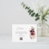 Moderne Bourgogne en Blush Bloemen Trouwdetails Informatiekaartje (Staand voorkant)