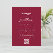 Moderne Bourgogne Foto Monogram QR code Bruiloft Kaart (Staand voorkant)