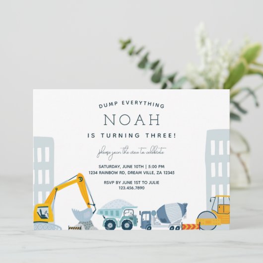 Moderne bouwplaats Vrachtwagen Verjaardag uitnodig Kaart (Staand voorkant)