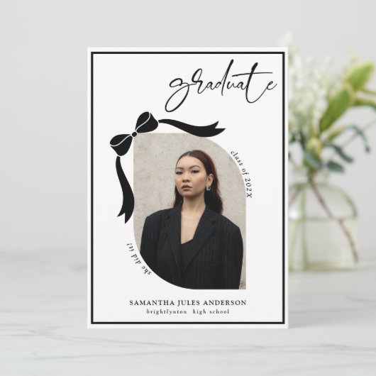 Moderne Bow Script Foto Afstudeerfeest Kaart (Staand voorkant)