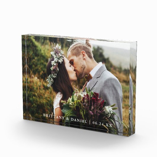 Moderne bruid en bruidegom op hun trouwdag fotoblokken (Rechts)