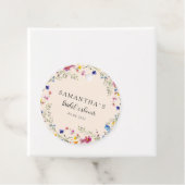 Moderne bruidsdouche met wilde bloemen bedankjes labels (In situ)