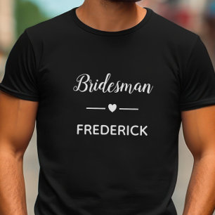 Moderne bruidsman met naam in witte bruiloft t-shirt