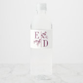Moderne bruiloft Burgundy Initialen Water Bottle L Waterfles Etiket (Voorkant)
