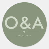 Moderne bruiloft envelop monogram | Dark Sage Ronde Sticker (Voorkant)