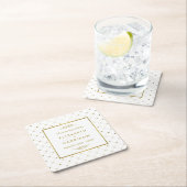 Moderne bruiloft met wit en goudvet kartonnen onderzetters (Insitu)