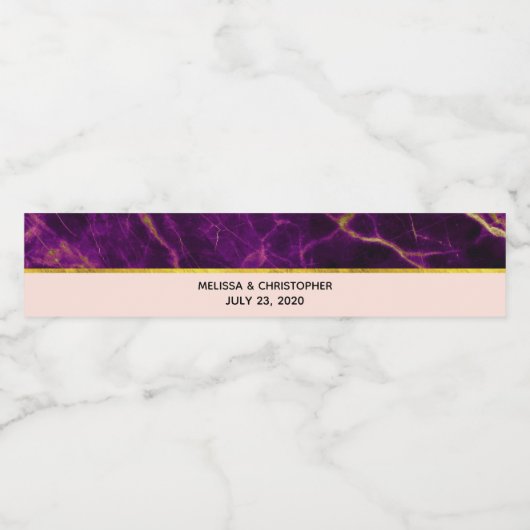 Moderne bruiloft Paars en gouden Abstracte marmer Waterfles Etiket (Enkel label)