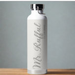 Moderne Bruiloftsbruidegom Naam Datum Orff Witte T Waterfles<br><div class="desc">Moderne Bruiloftsbruidegom Naam Datum Orff witte Tekst Waterfles.</div>