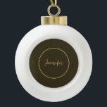 Moderne Bruin & Gouden Kleur Kalligrafie Duidelijk Keramische Bal Ornament<br><div class="desc">U kunt alle informatie op het gemakkelijk vervangen door uw eigen informatie. Alles wat u voor dit moet doen is de verpersoonlijkingsverbindingen op het recht te gebruiken.</div>