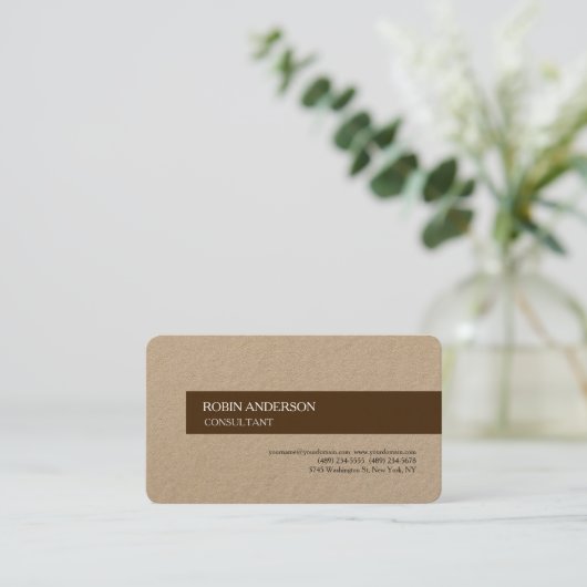 Moderne bruin-minimalistische platte professionele visitekaartje (Staand voorkant)