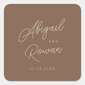 Moderne Bruine Beige Script Trouwsticker Vierkante Sticker (Voorkant)
