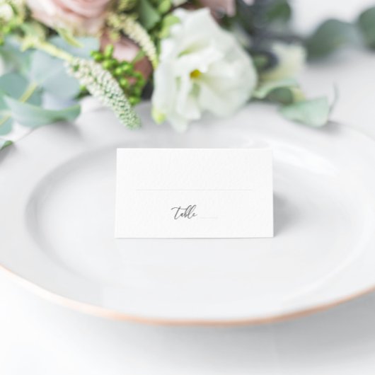 Moderne bruine bruiloft met lege portkaarten plaatskaartje