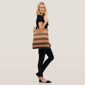 Moderne Bruine Gestreepte Patroon Naam Tote Bag (Op model)