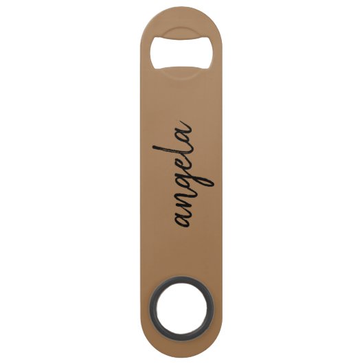 Moderne bruine stijlvolle aangepaste naam speed flessenopener (Voorkant)