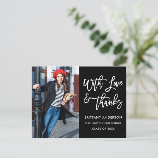 Moderne Brush Script Afstuderen Liefde Dank Briefkaart (Staand voorkant)