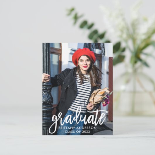 Moderne Brush Script Afstuderen Party Foto Uitnodiging Briefkaart (Staand voorkant)