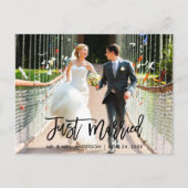 Moderne Brush Script Huwelijk Net Getrouwd Foto Briefkaart (Voorkant)