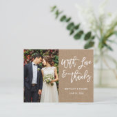 Moderne Brush Script Liefde en Dank Trouw Kraft Briefkaart (Staand voorkant)