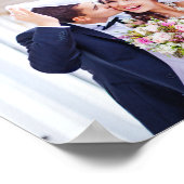 Moderne Brush Script Mr. en mevrouw Huwelijksfoto Poster (Hoek)