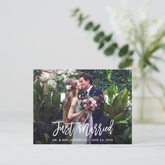 Moderne Brush Script Net Getrouwd Huwelijksfoto Briefkaart (Staand voorkant)