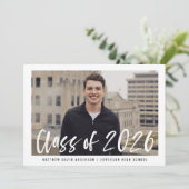 Moderne Brush Script Omlijst Foto Afstudeerfeest Kaart (Staand voorkant)