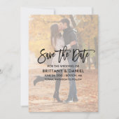Moderne Brush Script-overlay Save The Date-kaart Date (Voorkant)
