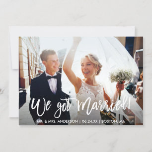 Moderne Brush Script We Got Married Trouwkaart Aankondiging