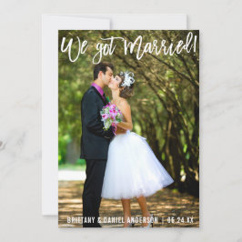 Moderne Brush Script Wij Zijn Getrouwd Koppel Foto Aankondiging