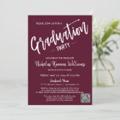 Moderne Burgundy QR Code Foto Graduparty Kaart (Staand voorkant)