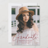 Moderne Burgundy Script Photo Graduparty Kaart (Voorkant)