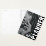 Moderne business planner voor fotografie<br><div class="desc">een ontwerp in de stad,  een modern zwart-wit,  eenvoudig op maat gemaakt logo. U kunt de kleuren en de tekst op dit plannerboek uitgeven.</div>