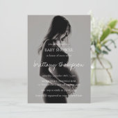 Moderne Calligrafie Black White Photo Baby shower Kaart (Staand voorkant)