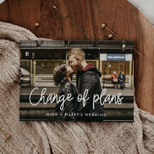 Moderne calligrafie bruiloft wijziging plannen aankondiging
