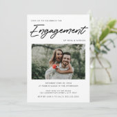 Moderne Calligrafie Script Engagement Party Kaart (Staand voorkant)