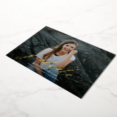 Moderne Calligrafie Script Twee Foto Afstuderen Folie Uitnodiging (Gedraaid)