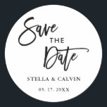Moderne Calligrafie Wedding opslaan Datum Ronde Sticker<br><div class="desc">De zwarte en witte moderne kalligrafische bruiloft redden de date Sticker.</div>