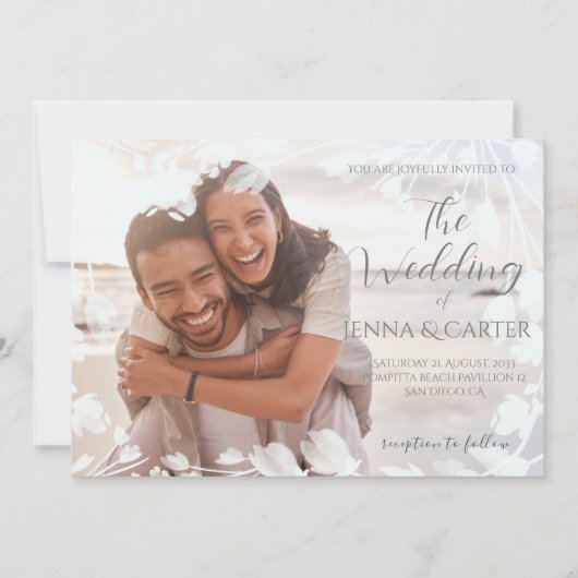 Moderne Casual foto White Floral Border Wedding Kaart (Voorkant)