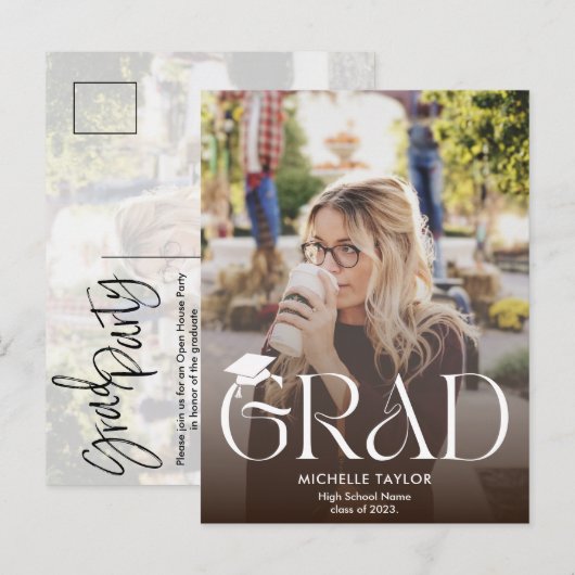 Moderne Casual kalligrafie Twee foto's Afstuderen Uitnodiging Briefkaart (Voorkant / Achterkant)