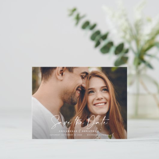 Moderne casual script zwarte typografie bruiloft aankondigingskaart (Staand voorkant)