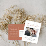 Moderne casual scriptterracotta typografie bruilof aankondigingskaart<br><div class="desc">Moderne,  stijlvolle,  elegante typografische bruiloft met script,  behalve het briefkaart van de datumfoto. Modern minimaal stijlvol ontwerp. De kleur van Terracotta kan worden aangepast.</div>