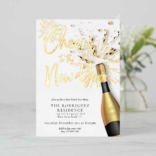 Moderne champagne juicht het nieuwjaarsfeest toe folie uitnodiging (Staand Voorkant)