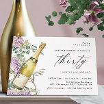 Moderne champagne | Leuke Leuke Fun Vrouwen 30e Ve Kaart<br><div class="desc">30e verjaardagsuitnodigingen met een waterverf van een champagnefles omringd door paarse bloemen. Grote "dertig" tekst is geschreven in script,  voor een leuke maar elegante invitatie met een coördinerende bleke groene kleur aan de achterkant. (Achtergrondkleuren kunnen desgewenst worden gewijzigd met het ontwerpgereedschap).</div>