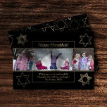 Moderne Chanoeka Gold Wishful Star of David 3 Foto Feestdagenkaart<br><div class="desc">Minimale klassieke gouden Bar/Bat Mitzvah en Hanukkah moderne ster van David tegen een solide achtergrond creëer een elegant,  gesofisticeerd design. Voor andere coördinerende kleuren of passende producten,  bezoek JustFharryn @ Zazzle.com of contacteer de ontwerper,  c/o Fharryn@yahoo.com Alle voorgebe*houde rechten. #zazzlemade #christmasdecor</div>