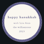 Moderne Chanoeka Star Lines Elegant Blue Custom Ronde Sticker<br><div class="desc">Stuur uw Chanoeka wensen in stijl met deze elegante sticker met een modern joods sterrenlijnpatroon in levendig blauw en wit. Gepersonaliseerd met uw foto,  begroeting en naam,  is het de perfecte feestelijke touch voor geschenken,  enveloppen of feestgunsten om de vreugde van het seizoen te delen met vrienden en familie.</div>